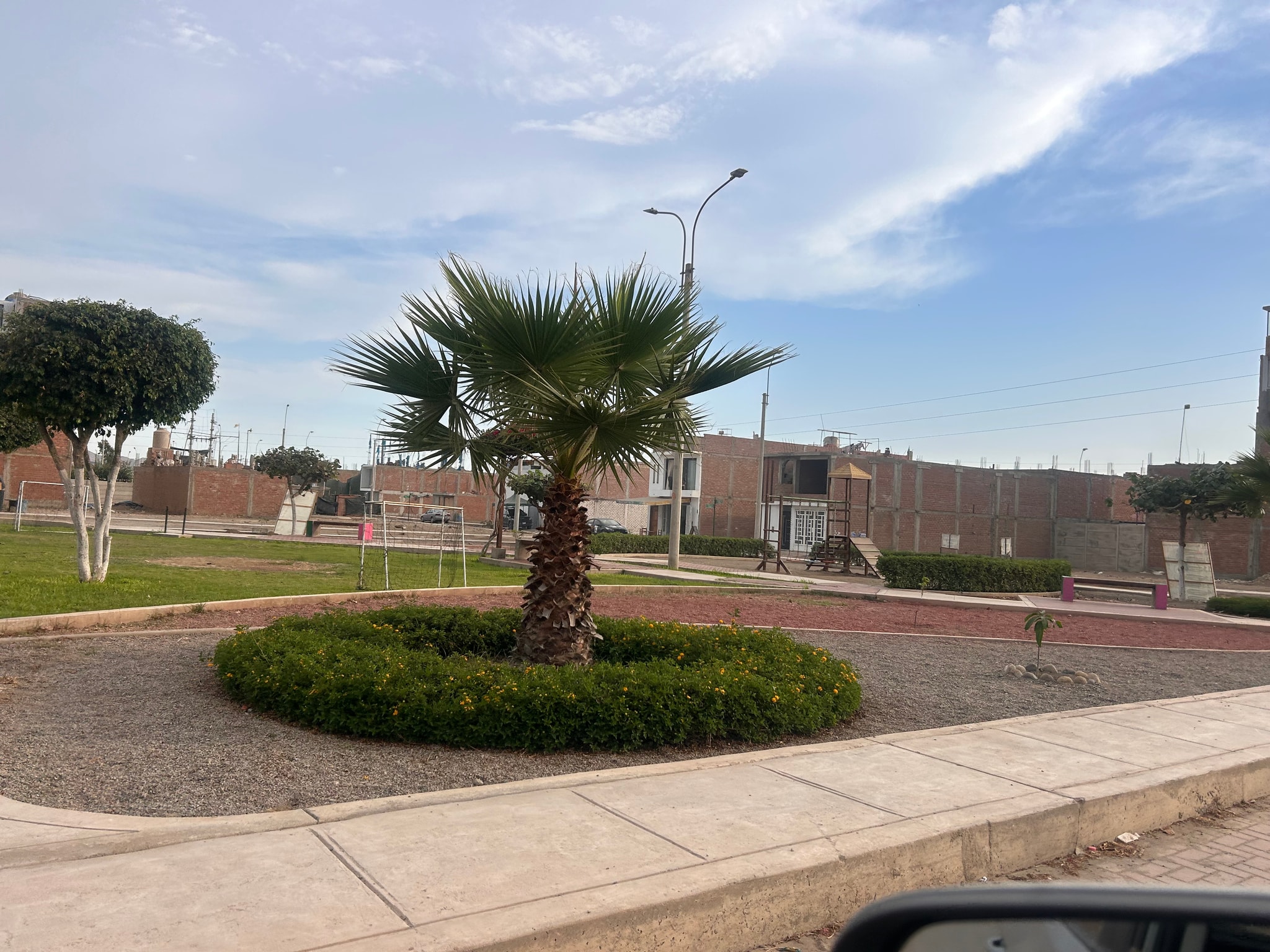 Lote de 90 m2 Urb El Pino — foto 2